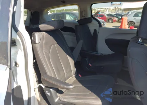 2018 Chrysler Pacifica Touring Plus z USA, uszkodzony, nr VIN 2C4RC1FGXJR260597